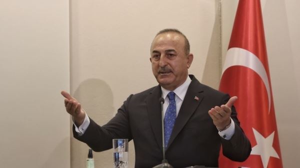 Глава турецкого МИД Чавушоглу заявил о проработке визита Макрона в Турцию