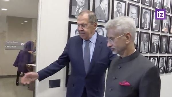 Лавров провел переговоры с главой МИД Индии<br />
