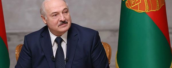 Лукашенко уверен, что завершить конфликт на Украине можно за неделю, если вмешаются США и Британия