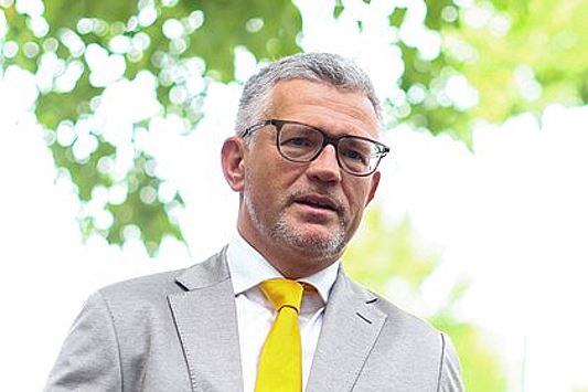Немецкий депутат обвинил сына экс-посла Украины в неучастии в военных действиях