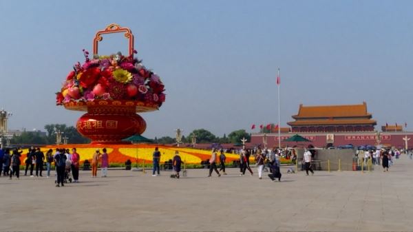 По всей Поднебесной отмечают День образования КНР, военные контрмеры, активные каникулы – смотрите «Китайскую панораму»-316