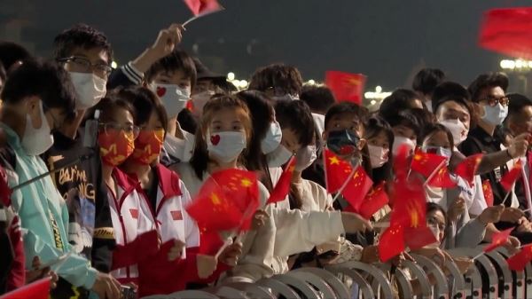 Праздничные церемонии и фейерверки, поздравление с орбиты и Big Data против бедности — Смотрите Китайскую панораму – 319
