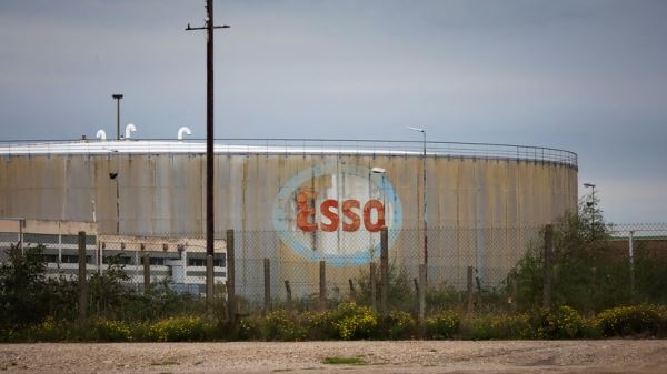 Премьер Франции распорядилась прекратить забастовку на НПЗ Esso-ExxonMobil