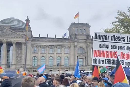 RND: тысячи демонстрантов в Берлине требуют отмены антироссийских санкций