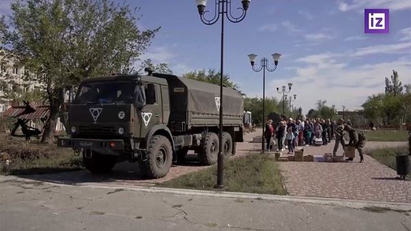 Военнослужащие ЦВО оказали гуманитарную помощь жителям ЛНР<br />
